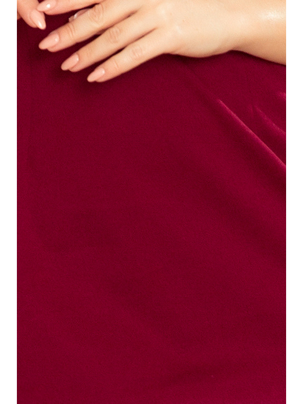 numoco KELLY Elegáns ruha dekoltázzsal - bordó