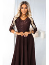 numoco AMBER Elegáns hosszú csipke ruha kivágással - csokoládébarna