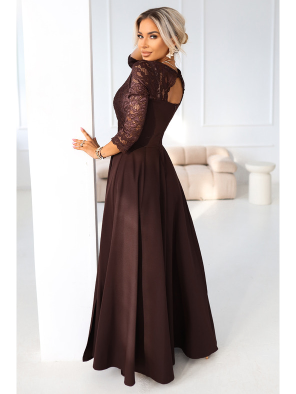 numoco AMBER Elegáns hosszú csipke ruha kivágással - csokoládébarna