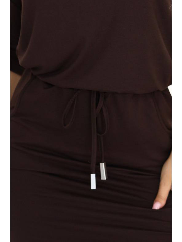 numoco Sport midi ruha zsebekkel és derékban megkötve - csokibarna