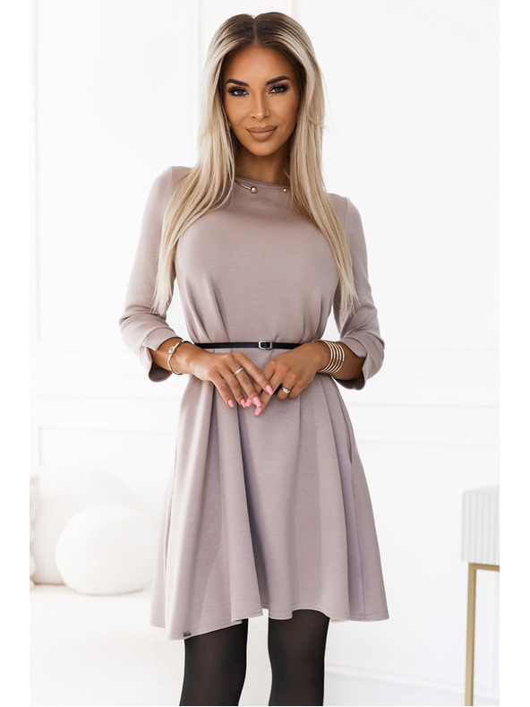 numoco Klasszikus trapéz ruha fekete övvel - bézs