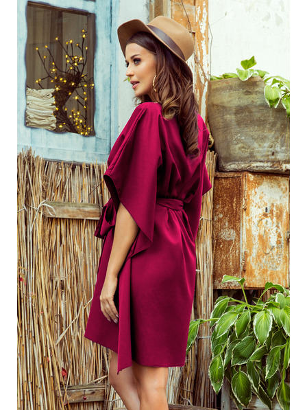 numoco SOFIA Pillangó ruha derékövvel - bordó