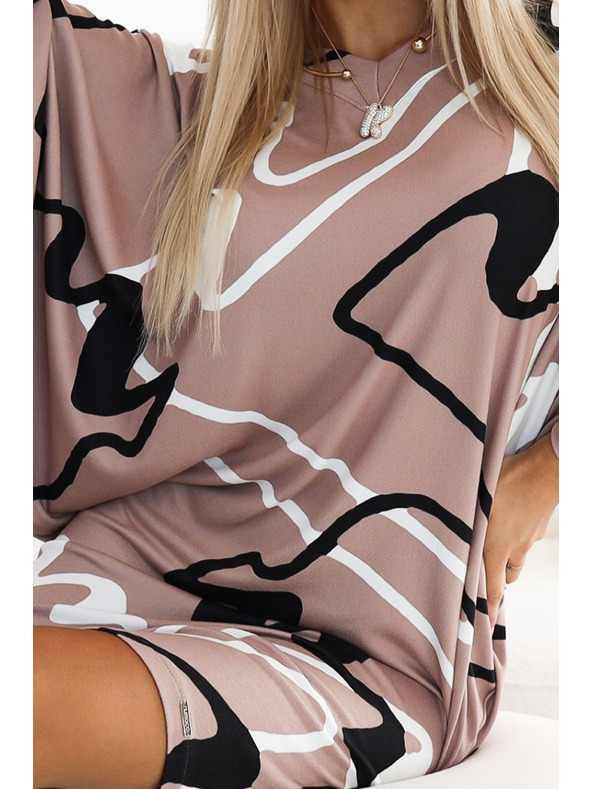 numoco Kényelmes denevér ruha kivágással - bézs fekete-fehér mintával