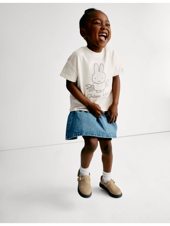 Marks & Spencer Marks & Spencer Miffy™ póló magas pamuttartalommal (1–8 éves), törtfehér