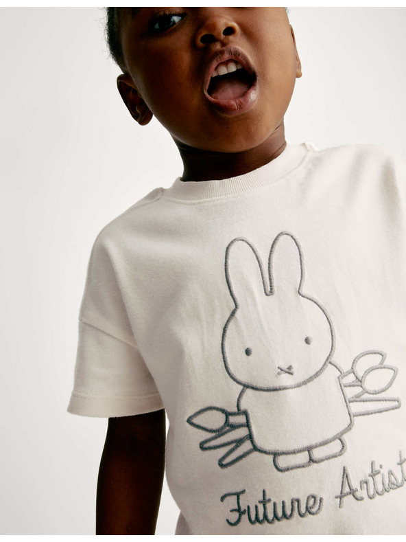 Marks & Spencer Marks & Spencer Miffy™ póló magas pamuttartalommal (1–8 éves), törtfehér