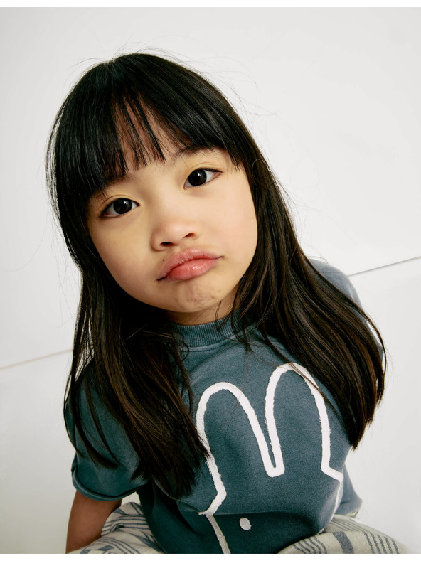 Marks & Spencer Marks & Spencer Miffy™ póló magas pamuttartalommal (1–8 éves), szürke