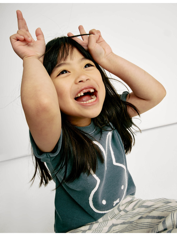 Marks & Spencer Marks & Spencer Miffy™ póló magas pamuttartalommal (1–8 éves), szürke