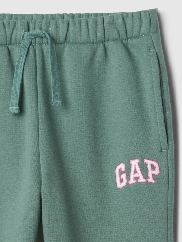GAP Gyerek fleece sportnadrág logóval army GAP