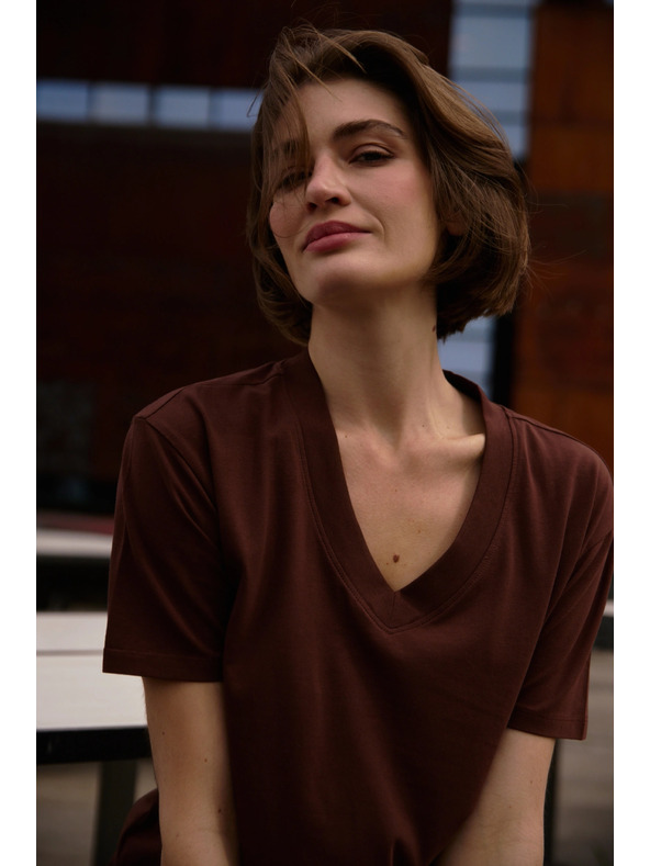 Moodo Barna top V-nyakkivágással Moodo