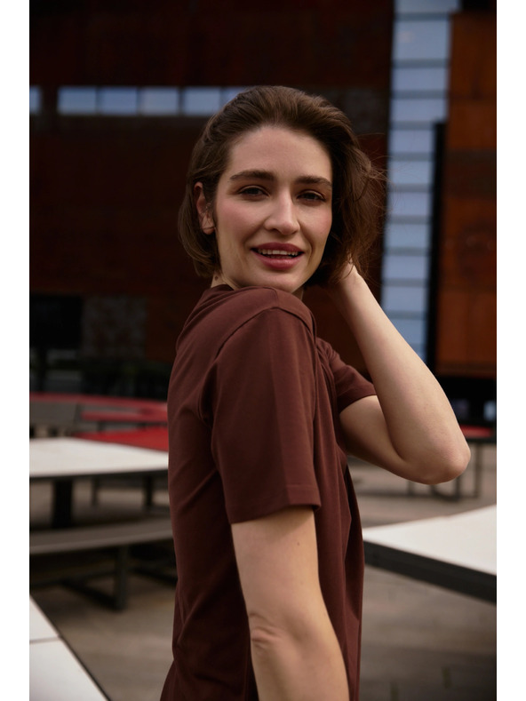 Moodo Barna top V-nyakkivágással Moodo