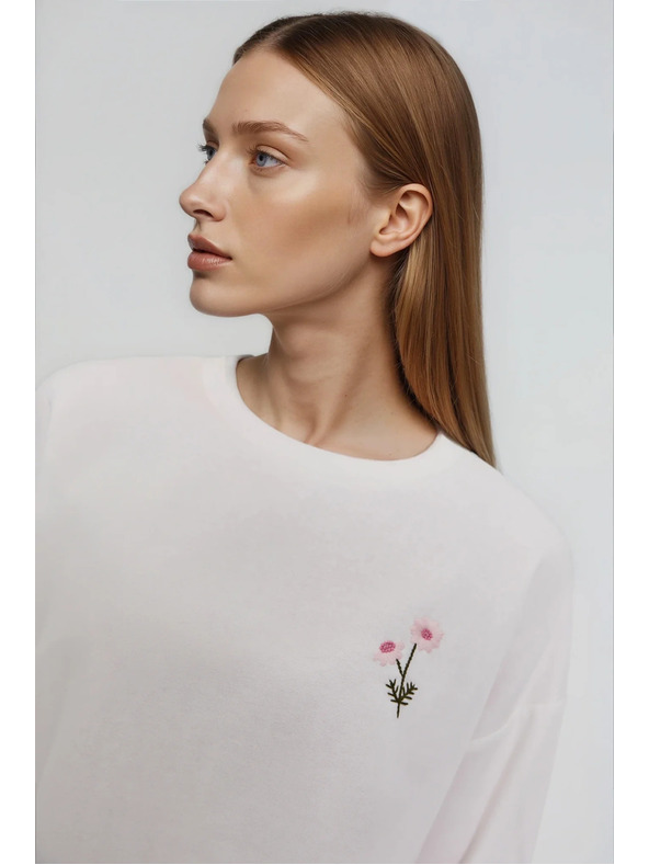 Moodo Fehér hímzett virágos felső Moodo