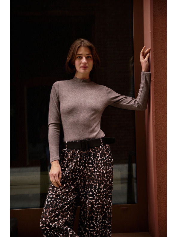 Moodo Barna póló álló gallérral Moodo