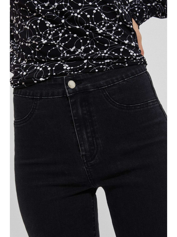 Moodo Fekete magasderekú farmer Moodo