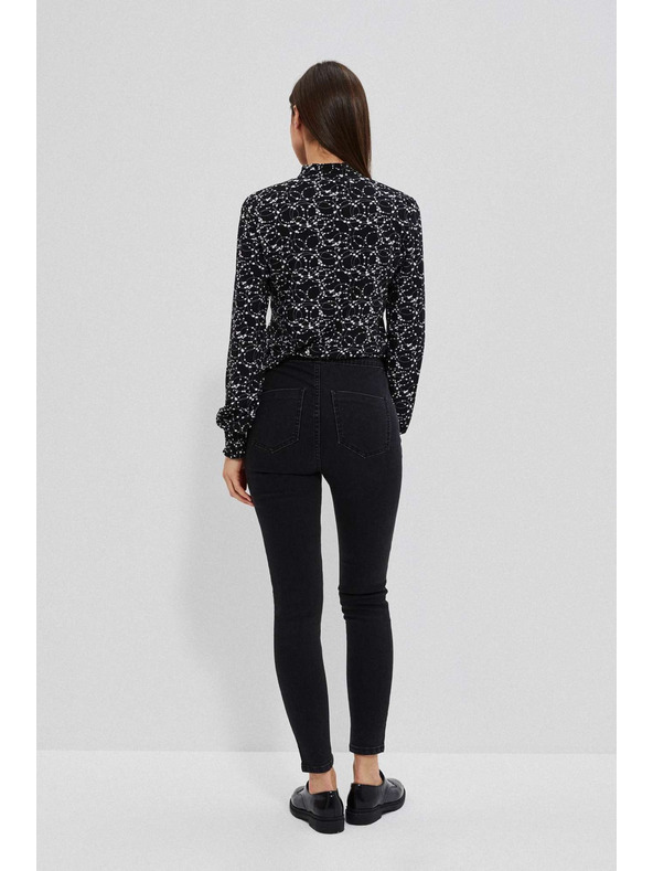 Moodo Fekete magasderekú farmer Moodo