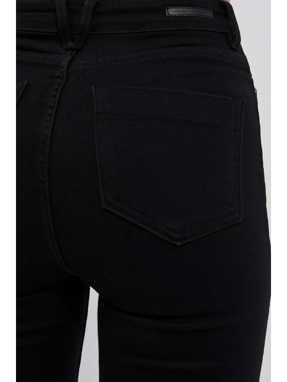 Moodo Karcsúsított farmer szakadt szegéllyel Moodo