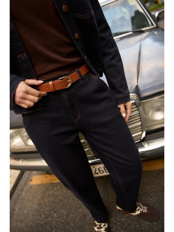 Moodo Sötétkék farmer övvel Moodo