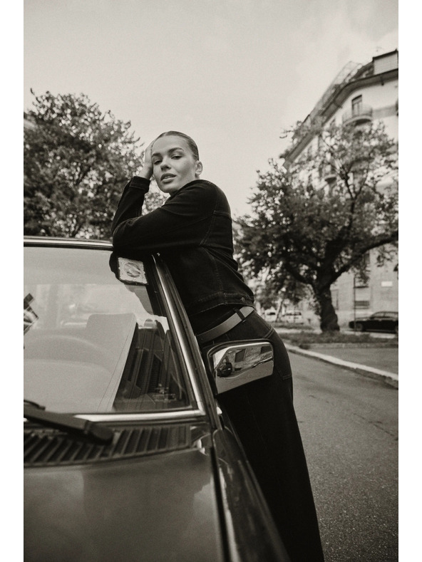 Moodo Sötétkék farmer övvel Moodo