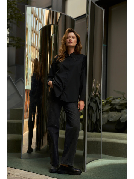 Moodo Fekete galléros ing Moodo