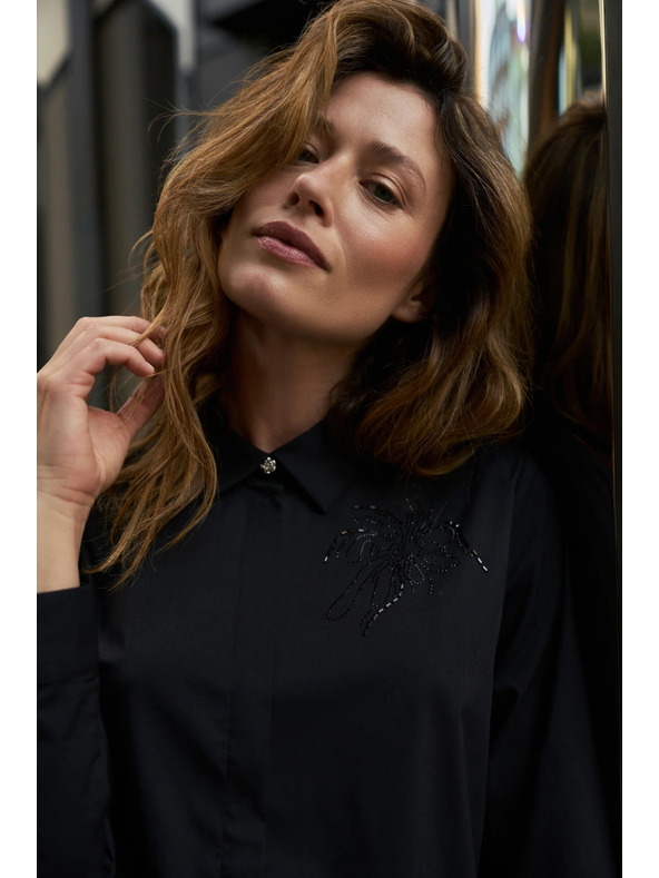 Moodo Fekete galléros ing Moodo