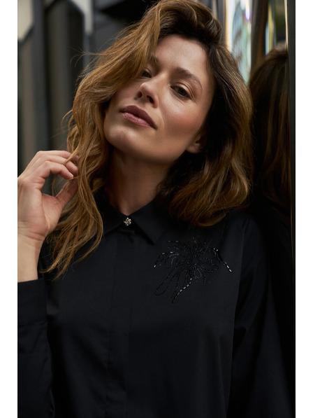 Moodo Fekete galléros ing Moodo