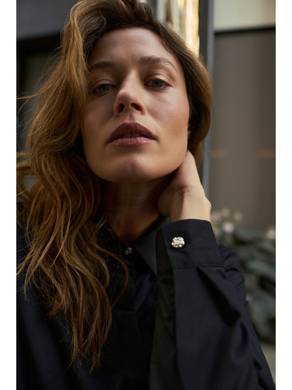 Moodo Fekete galléros ing Moodo