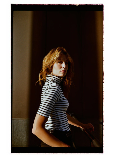 Moodo Csíkos álló nyakú póló Moodo