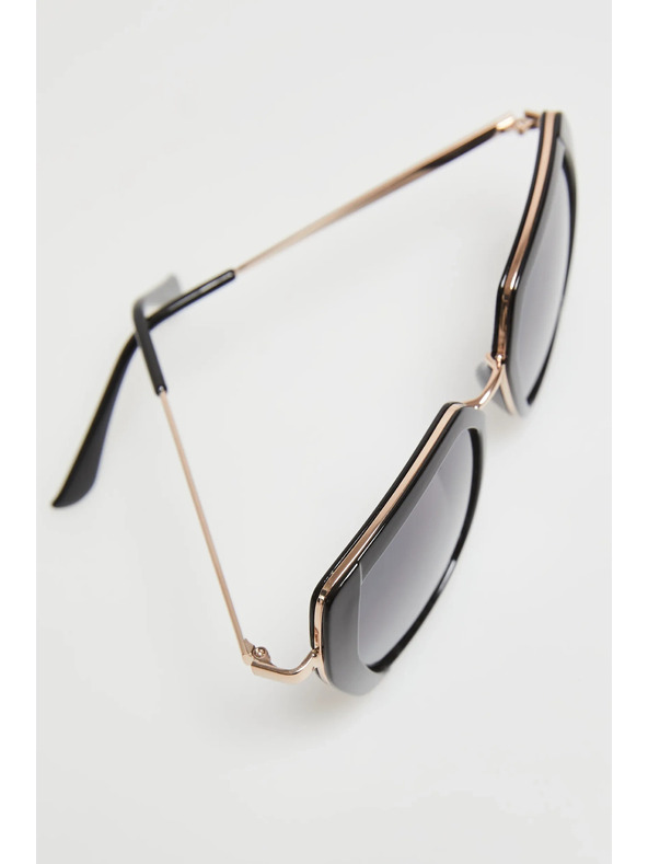 Moodo Nagy geometriai formájú fekete napszemüveg Moodo