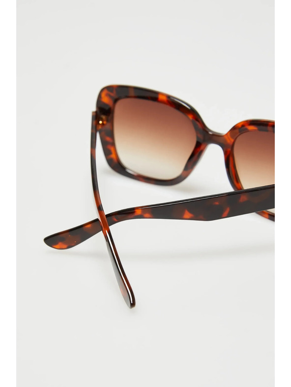 Moodo Négyzetes keretes barna napszemüveg Moodo