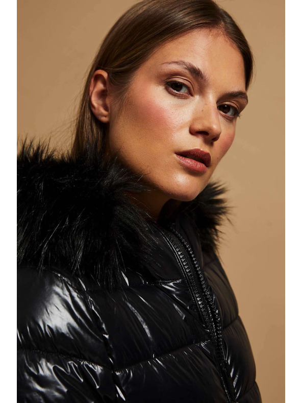 Moodo Steppelt kabát szőrös kapucnival Moodo