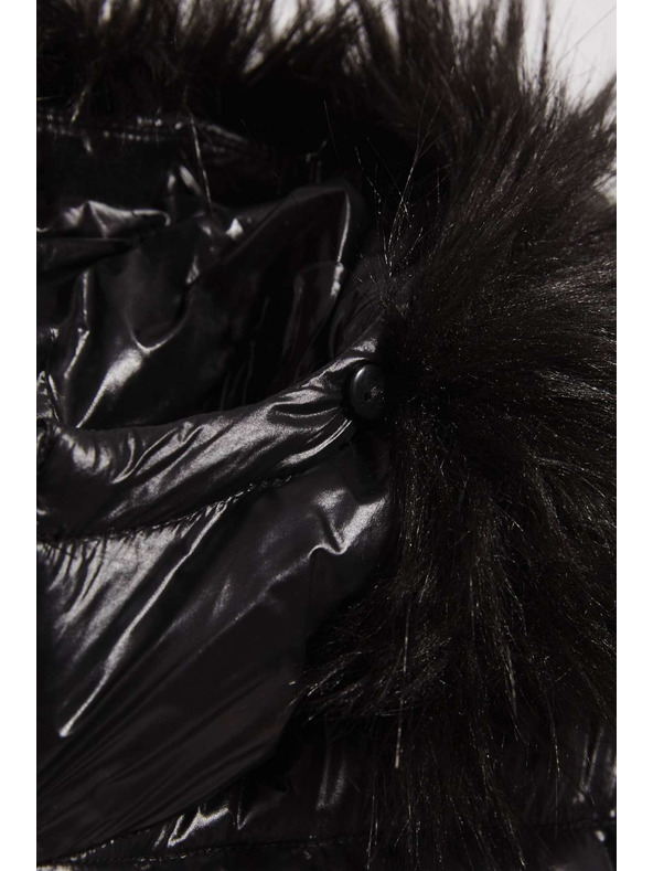 Moodo Steppelt kabát szőrös kapucnival Moodo