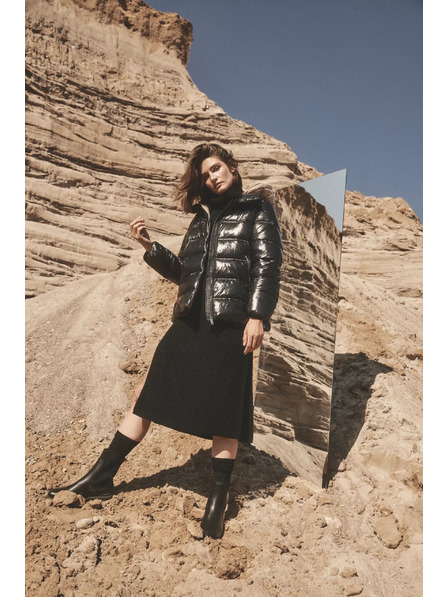 Moodo Rövid steppelt fekete kabát kapucnival Moodo