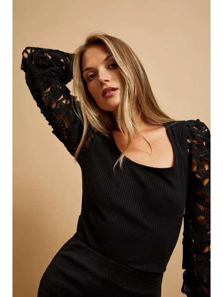 Moodo Fekete póló csipkés ujjakkal Moodo