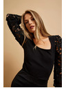 Moodo Fekete póló csipkés ujjakkal Moodo