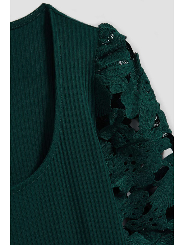 Moodo Smaragdzöld póló csipkés ujjakkal Moodo