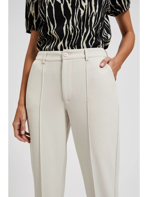 Moodo Elegáns bézs karcsúsított nadrág zsebbel Moodo