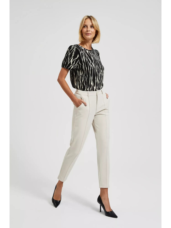 Moodo Elegáns bézs karcsúsított nadrág zsebbel Moodo