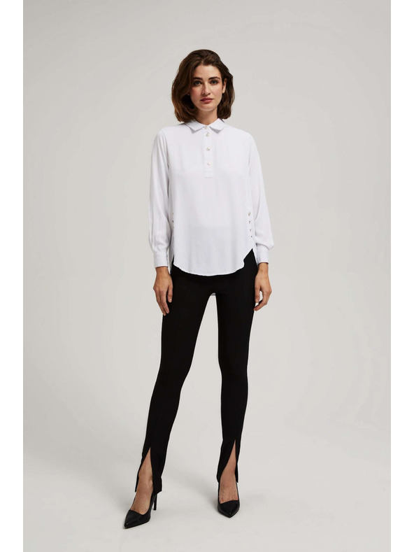 Moodo Fehér blúz díszgombokkal a nyakrészen és ujjakon Moodo