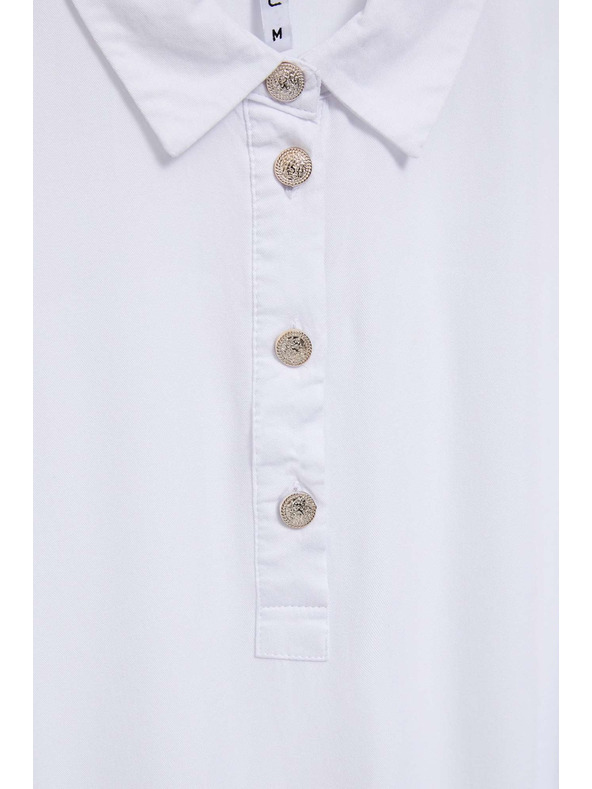 Moodo Fehér blúz díszgombokkal a nyakrészen és ujjakon Moodo