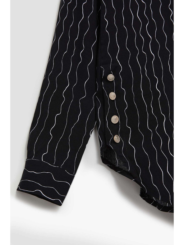 Moodo Fekete blúz díszgombokkal és finom mintával Moodo