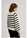 Moodo Gyöngyház-fekete csíkos pulóver kerek nyakkal Moodo