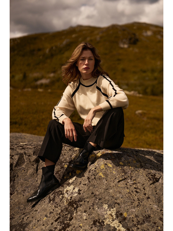 Moodo Fekete nadrág övvel Moodo