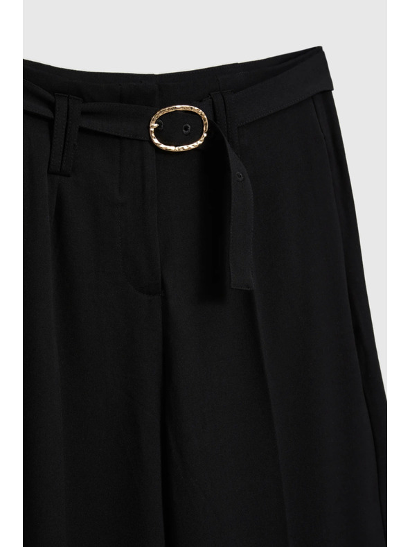 Moodo Fekete nadrág strukturált anyaggal és övvel Moodo