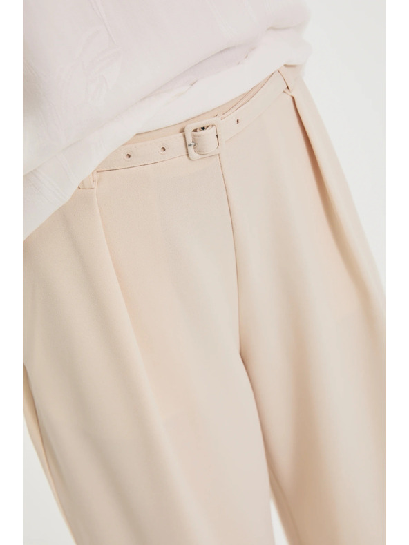 Moodo Bézs nadrág övvel Moodo