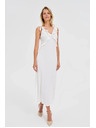 Moodo Fehér midi ruha fodros nyakkivágással Moodo