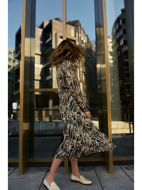 Moodo Fekete ruha növényi mintával és övvel Moodo