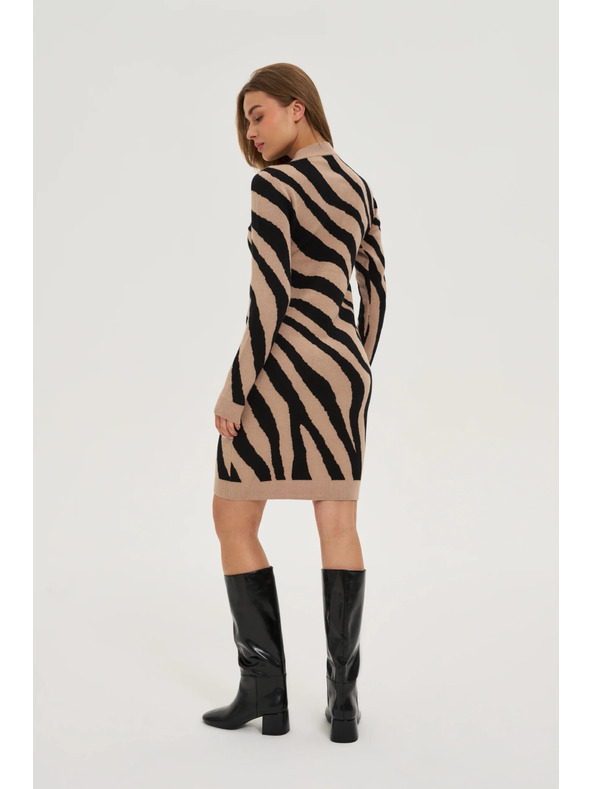 Moodo Testhez álló bézs ruha Moodo