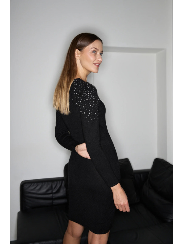 Moodo Testhez álló fekete ruha díszítéssel Moodo