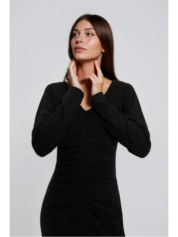 Moodo Testhez álló fekete ruha Moodo