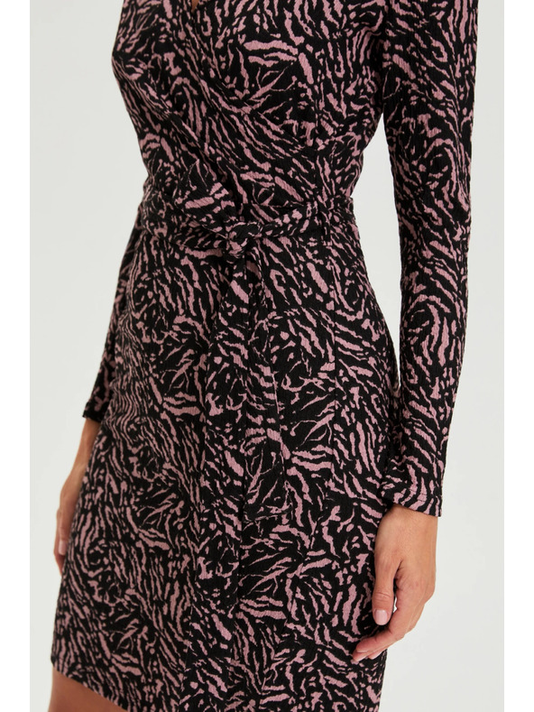 Moodo Testhez álló fekete ruha Moodo