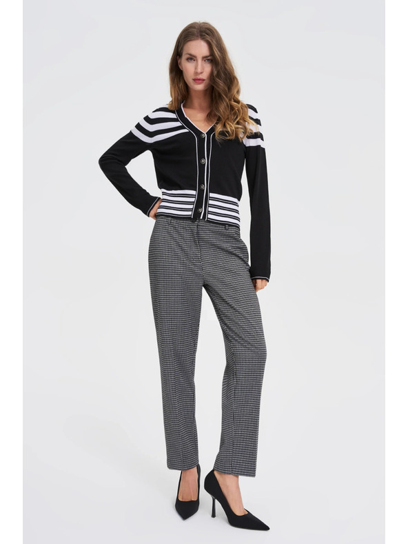 Moodo Fekete pulóver díszgombokkal Moodo